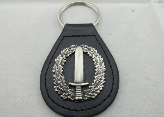Druckguß personifiziertes ledernes Keychains mit Legierungs-Emblem des Zink-3D, antike Versilberung